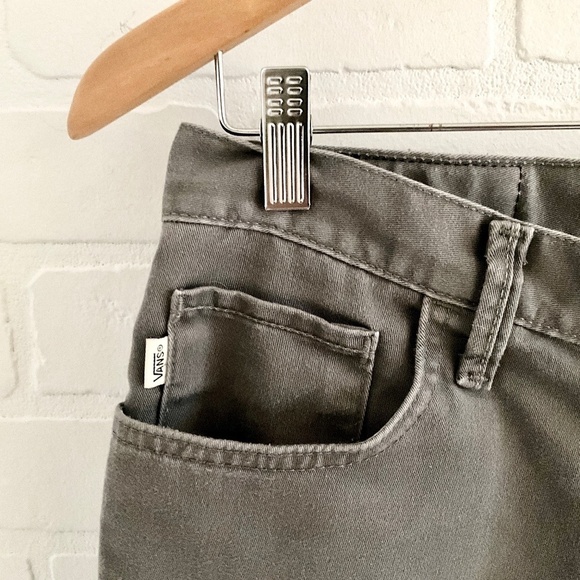 VANS Men’s Bermuda shorts Gray Relaxed fit Utility Skater Pockets Size 30 - Picture 7 of 9